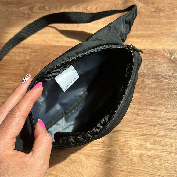 NWOT Adidas Core Waist Pack - Picture 2 of 4